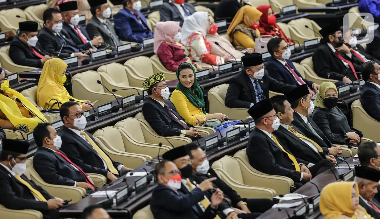 Anggota DPR menghadiri rapat Paripurna DPR pembukaan masa persidangan I DPR tahun sidang 2022-2023 di Gedung Nusantara, Kompleks Parlemen, Senayan, Jakarta, Selasa (16/8/2022). (Liputan6.com/Johan Tallo)