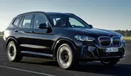 BMW iX3 dibanderol dengan harga Rp 1,1 miliar