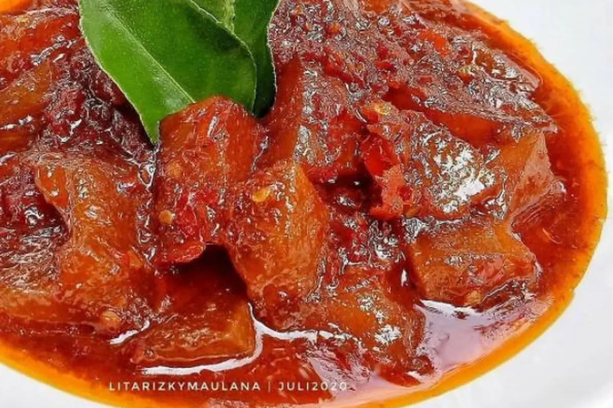 Sepiring kikil pedas bumbu ulek