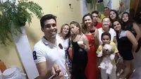 Fabiano Beltrame dan keluarga merayakan Natal di Brasil. (Bola.com/Istimewa/Fahrizal Arnas)
