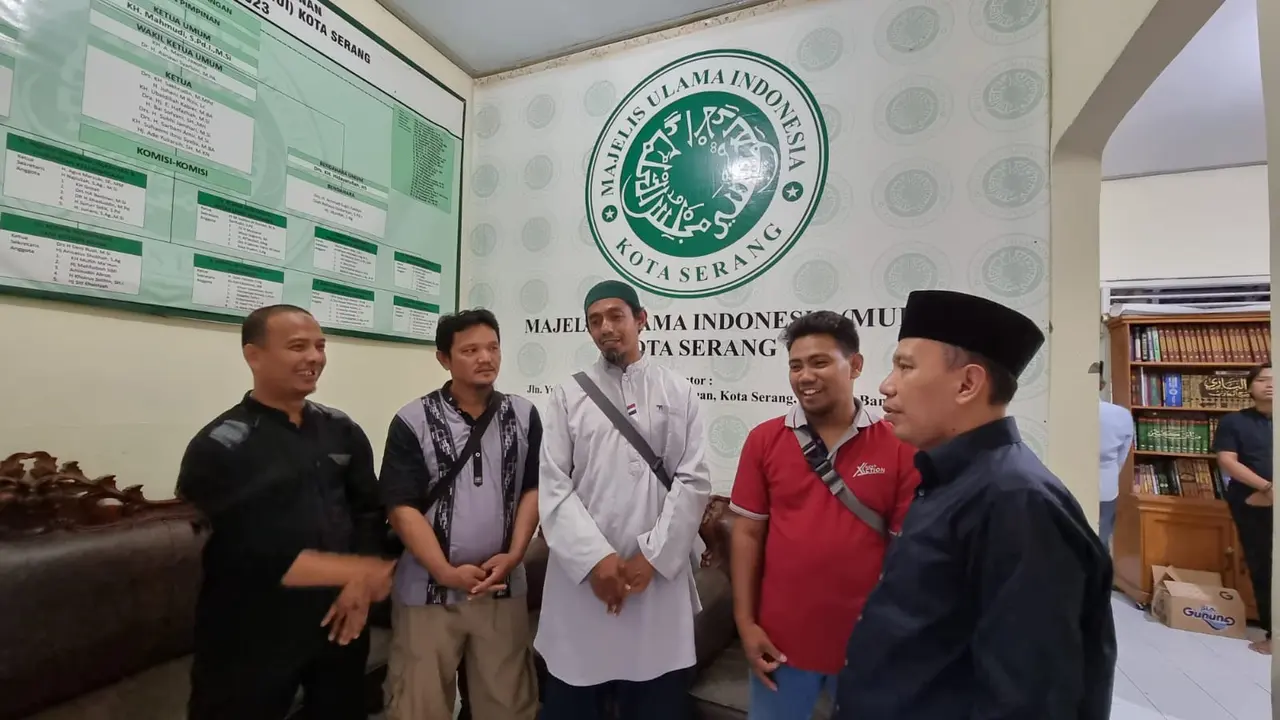 Anggota Khilafatul Muslimin Mengikrarkan Diri Kembali Ke Pangkuan NKRI. (Senin, 21/06/2022). (Dokumentasi FKPT Banten).