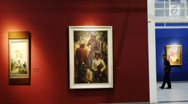 Sejumlah karya lukisan dipajang saat persiapan pameran lukisan koleksi Istana di Galeri Nasional, Jakarta, Senin (31/7). Pameran lukisan tersebut akan di buka untuk umum pada tagal 2 Agustus 2017 mendatang. (Liputan6.com/Angga Yuniar)