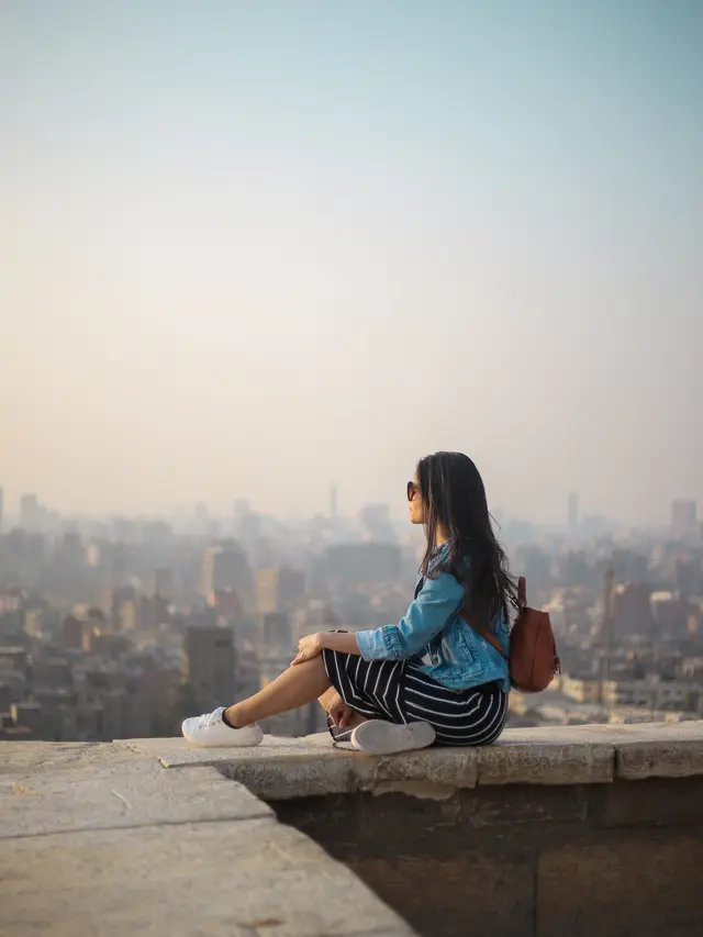 ilustrasi tips menggunakan pakaian serba hitam/Oziel Gómez/pexels