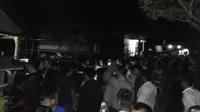 Mereka berhasil dievakuasi ke kantor polisi. (Liputan6.com/Eka Hakim)