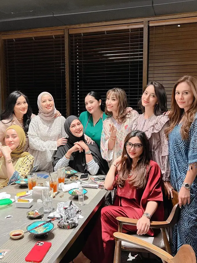 Potret Sederhana Paula Verhoeven Kenakan Hijab, Jinjing Tas Ratusan Juta