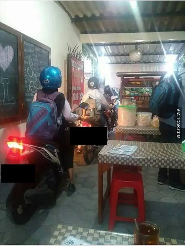 6 Momen Nyeleneh yang Terjadi di Warung Ini Absurd, Enggak Habis Pikir