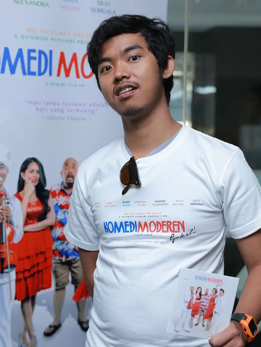 "Capek syuting itu lama. Enggak pernah akting, pas disuruh akting itu susah. Kaget gitu disuruh dibuat-buat. Padahal kaget kan biasa-biasa saja. Matanya kurang terbuka, Mulutnya juga, jadi susah," aku Dodit. (Galih W. Satria/Bintang.com)