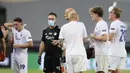 Pemain Copenhagen melakukan pendinginan sebelum menghadapi Inter Milan pada perpanjangan waktu perempat final Liga Europa di Cologne, Jerman, Senin (10/8/2020). Manchester United menang 1-0. (Wolfgang Rattay/Pool via AP)