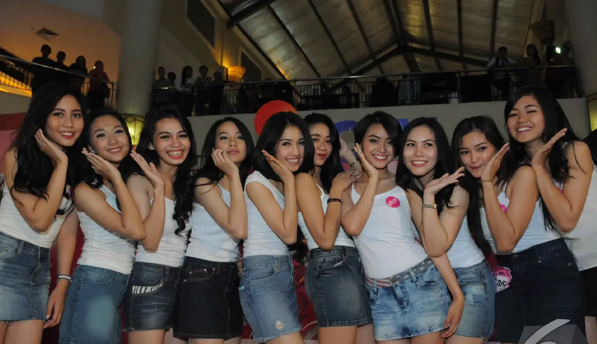 Keceriaan tampak terpancar dari  10 Finalis Micel 2014 asal Makassar ini. Mereka akan kembali bertarung untuk memperebutkan tiket ke Jakarta, Makassar, Minggu (7/9/2014) (Liputan6.com/Herman Zakharia)