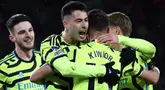 Arsenal tampil menggila dalam tiga laga tandang terakhirnya di Premier League 2023/2024. Total 17 gol tanpa kebobolan sukses ditorehkan pasukan Mikel Arteta dalam 3 laga tandang beruntun menghadapi West Ham, Burnley dan Sheffield United. The Gunners pun mencatat sejarah sebagai tim Inggris pertama yang mampu menang dengan selisih lima gol atau lebih dalam tiga laga tandang beruntun. Berikut tiga laga tandang terakhir Arsenal yang berujung sejarah. (AFP/Darren Staples)