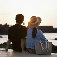 ilustrasi couple/leungchopan/Shutterstock