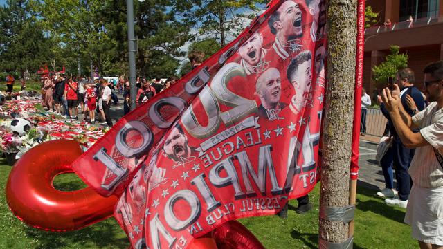 Liverpool Berduka, Suporter Berdatangan Beri Penghormatan untuk Diogo Jota