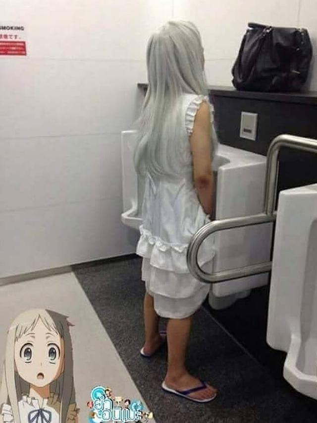 Bikin Gagal Paham, Ini 7 Tingkah Nyeleneh Orang Saat Masuk ke Toilet