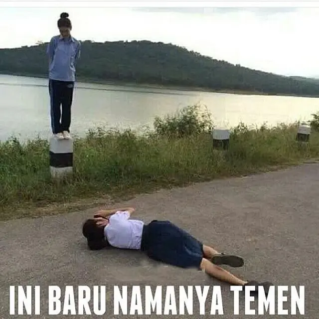 6 Potret Kocak Perjuangan Teman Saat Ambil Foto Ini Bikin Tepuk Jidat
