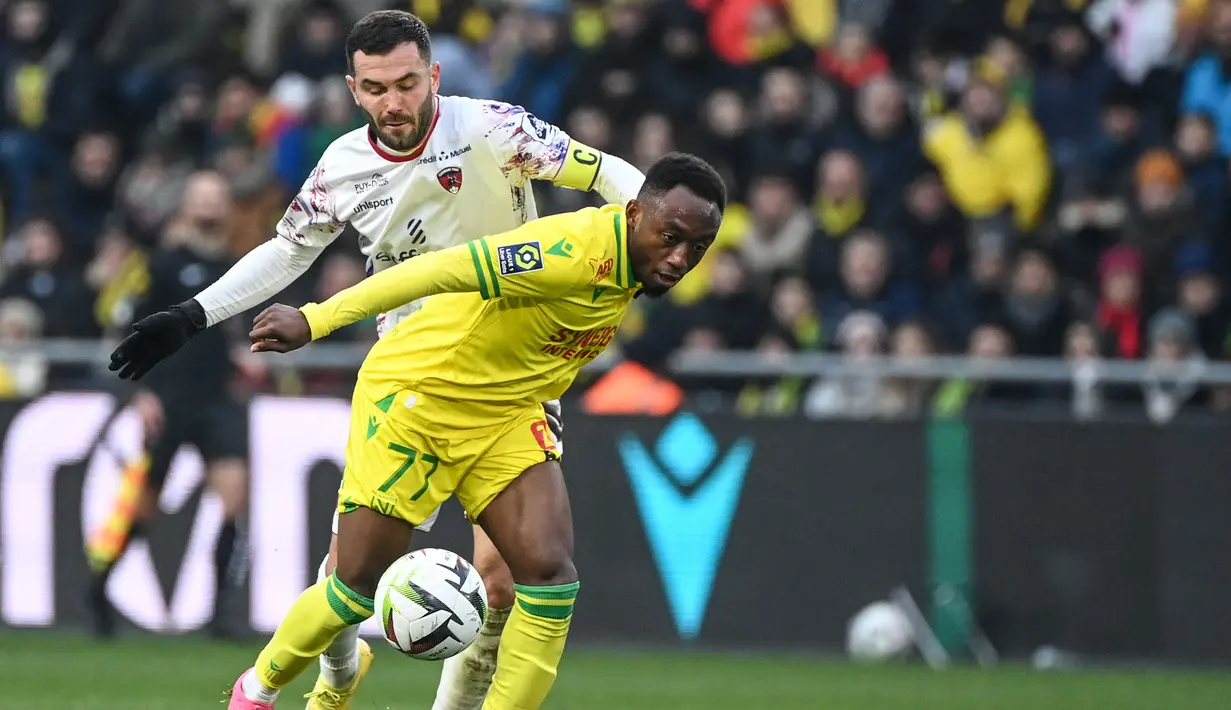 Striker Pantai Gading berusia 21 tahun milik Sheffield United, Benie Traore dipinjamkan ke FC Nantes selama setengah musim hingga 30 Juni 2024. Bersama Sheffield United yang baru dibelanya sejak awal musim 2023/2024 ia kesulitan untuk menembus skuad utama dan baru bermain dalam 9 laga di semua kompetisi. Bersama FC Nantes ia telah bermain dalam dua laga di semua kompetisi dengan menyumbang 1 assist. (AFP/Sebastien Salom-Gomis)