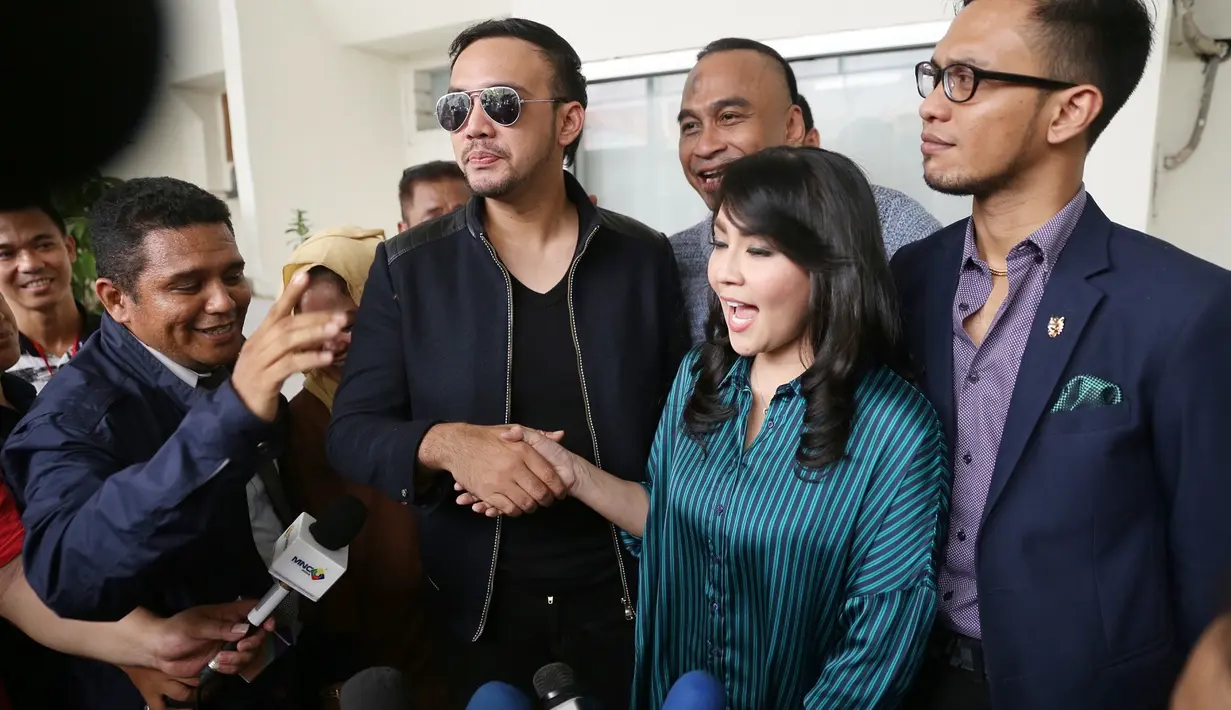 Tessa Kaunang dan Sandy Tumiwa