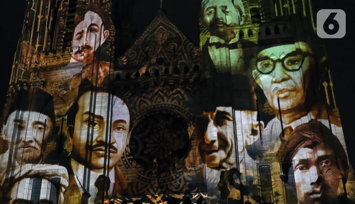 Pemutaran video mapping di Gereja Katedral menampilkan tokoh-tokoh pemuda yang terlibat dalam Kongres Pemuda II , Jakarta, Minggu (27/12/2019). Pemutaran video mapping ini untuk memperingati Hari Sumpah Pemuda ke-91 dan berlangsung hingga 28 Oktober. (Liputan6.com/Helmi Fithriansyah)