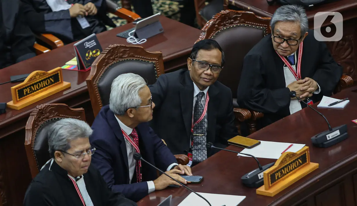 MK memutuskan menolak seluruhnya gugatan yang diajukan oleh Ganjar Pranowo-Mahfud Md dalam sengketa Pilpres 2024. (Liputan6.com/Angga Yuniar)