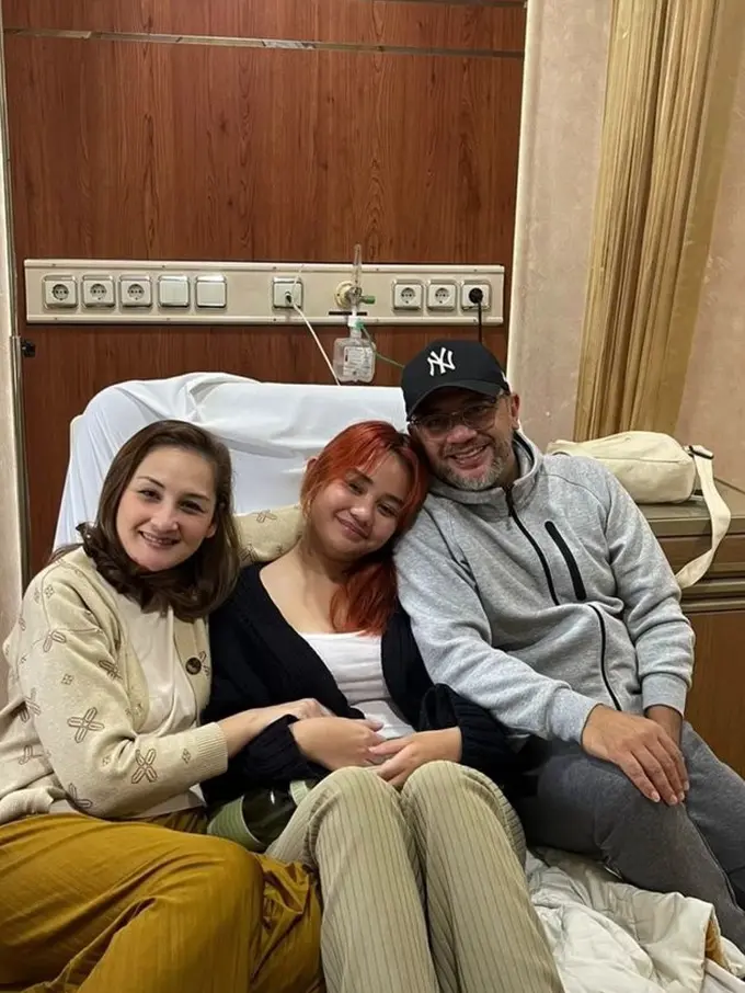 Pejuang Kesehatan Mental, Ini 6 Potret Mima Shafa Anak Mona Ratuliu Hadapi Depresi