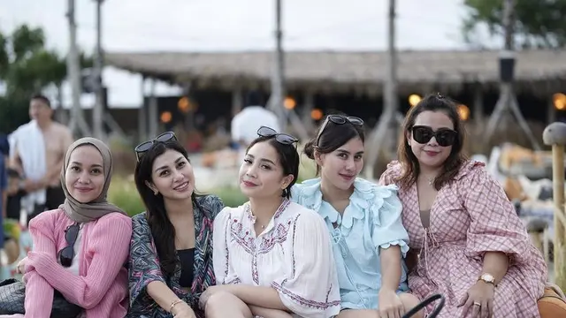 Tampilan Nagita Slavina Selama Liburan di Bali, credit: Instagram