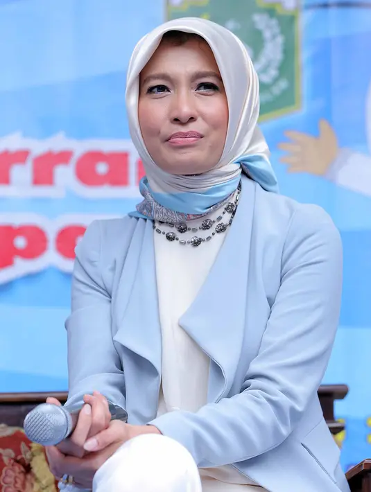 Begitu juga dengan perkembangan teknologi yang makin canggih sekarang ini. Ia juga mendidik anaknya sesuai dengan era yang terus berkembang belakangan ini. (Deki Prayoga/Bintang.com)