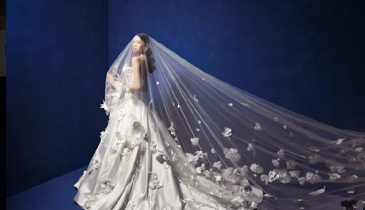 Tinara jadi satu-satunya dari Indonesia dan Asia Tenggara, lolos seleksi ketat dan berhak ikut serta Melange de Blanc. Melange de Blanc sendiri adalah sebuah bridal trade show eksklusif ternama di Amerika yang menjadi pusat temu antara buyers dan brands dari seluruh dunia. [Tinara]