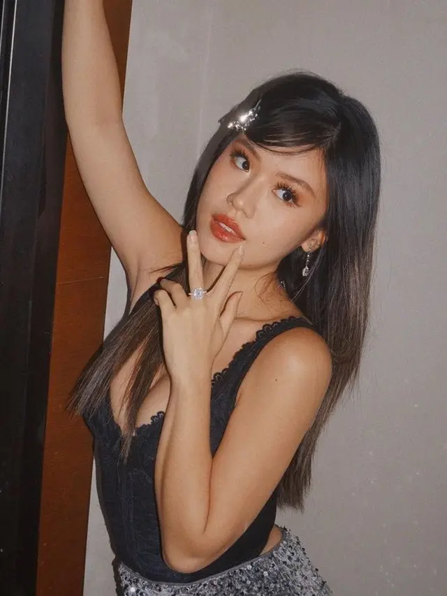 Ingin Mirip Jennie, Ini 6 Potret Selebgram Titan Tyra yang Viral Operasi Potong Rahang