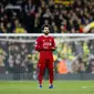 Penyerang Liverpool, Mohamed Salah, berdoa sebelum pertandingan melawan Norwich City pada laga Premier League di Stadion Carrow Road Minggu (16/2/2020). Liverpool menang 1-0 atas Norwich City. (AP/Frank Augstein)