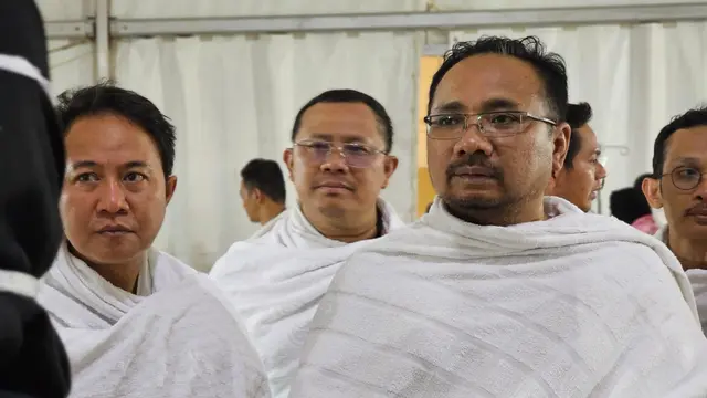 Menteri Agama (Menag) RI sekaligus Amirul Hajj Yaqut Cholil Qoumas saat mengunjungi KKHI di Arafah.
