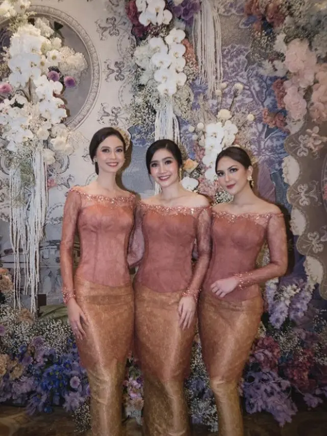 Yuki Kato saat Jadi Bridesmaid di Pernikahan Genk Blekpunk. [@yukikt]