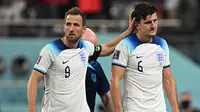 Harry Kane dan Harry Maguire dalam duel Inggris versus Iran pada laga fase grup B Piala Dunia 2022 di Khalifa Stadium, Senin (21/11/2022). (AFP/Paul Ellis)