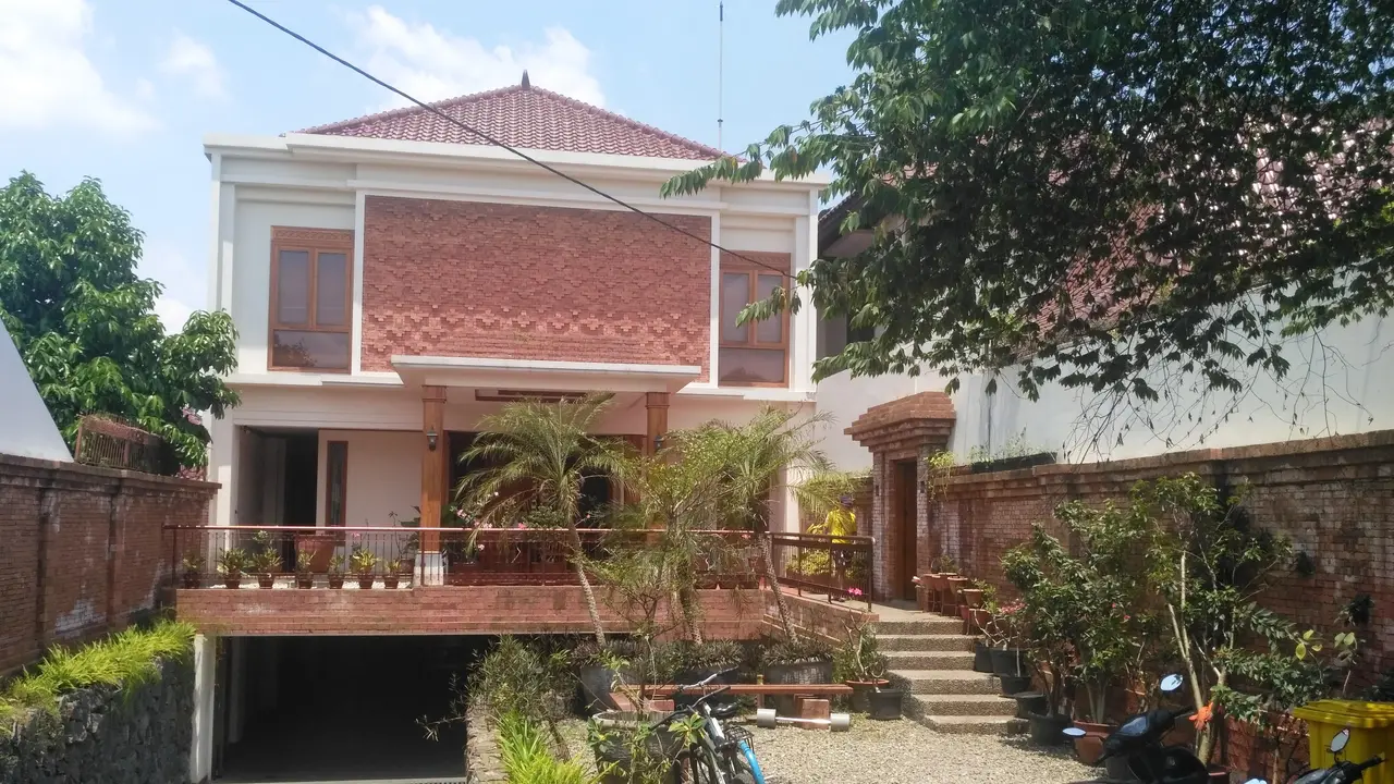 Rumah Ketua Umum Partai Persatuan Pembangunan (PPP) Romahurmuziy