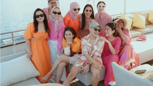 Caca Tengker Rayakan Ulang Tahun ke-40 MUA Marlene Hariman di Kapal Pesiar’Mewah. [@24olik]