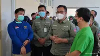 Kepala BKKBN Hasto Wardoyo saat meninjau pelaksanaan vasektomi dan tubektomi di RSUD Sulawesi Barat, Kabupaten Mamuju pada Jumat, 19 November 2021. (Dok Liputan6.com/Fitri Haryanti Harsono)