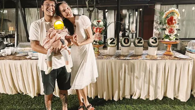 6 Potret Nadine Chandrawinata Umumkan Hamil Anak Kedua di Anniversary Pernikahan