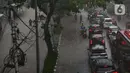 Banjir di jalan Letjen Suprapto dan Jenderal Ahmad Yani, Cempaka Putih juga disebabkan hujan deras yang turun sejak Rabu (28/2/2024) malam. (merdeka.com/Arie Basuki)