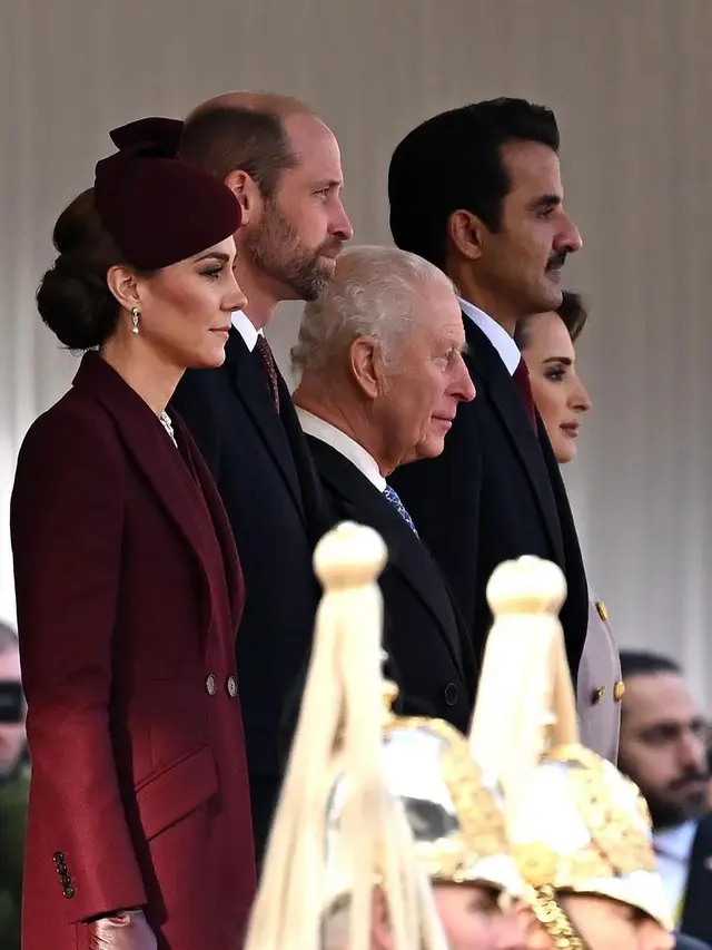 Potret Anggun Kate Middleton Kenakan Perhiasan Pribadi Ratu Elizabeth II Saat Sambut Tamu Kerajaan