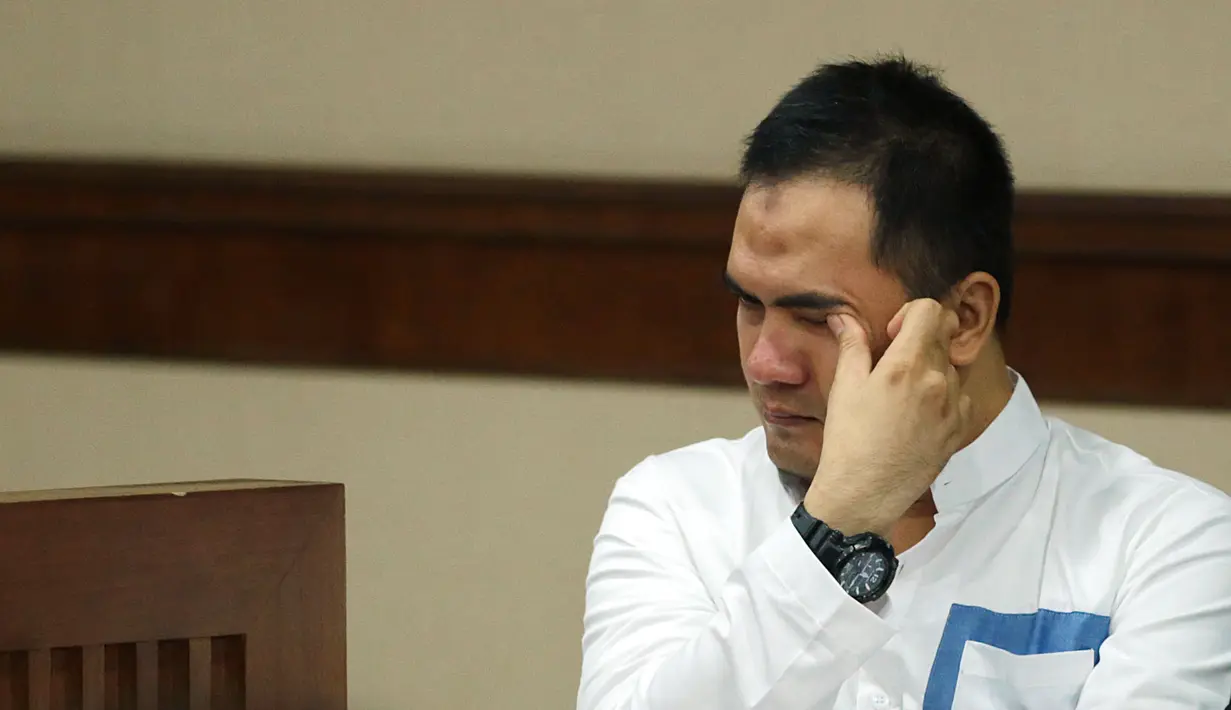 Tito membawa lima saksi, di antaranya adalah Sholeh (kakak kandung), Mbak Citra Yunita Sari (Pacar Pertama), Ibu Hafiah (Kakak Ipar), Ibu Atiek Sudiyati (Mantan Mertua), Ibu Roswita (Managemen Artis). (Deki Prayoga/Bintang.com)