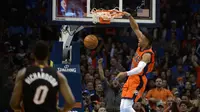 Westbrook melakukan slam dunk (Reuters)