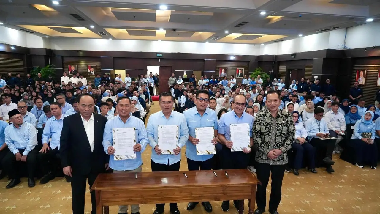 Kemenkop) menandatangani menandatangani Pakta Integritas Bebas Korupsi/ Anti-Korupsi dalam menjalankan program Koperasi Desa Merah Putih.