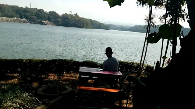 Menyusuri Pagi di Tengah Bendungan Karangkates Malang