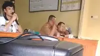 Viral Gaya Koboi Anak Kades Gebrak Meja dan Merokok Saat Musyawarah dengan Warga