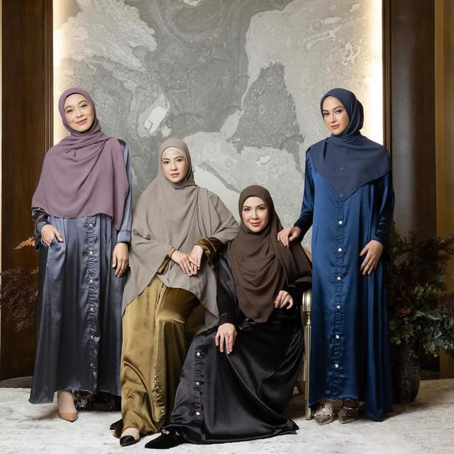 7 Gaya Pemotretan Natasha Rizky dengan Geng Artisnya, Banjir Pujian