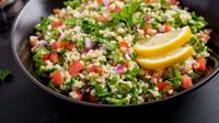 How to make tabouli salad at home. (Photo: timolina/Freepik)