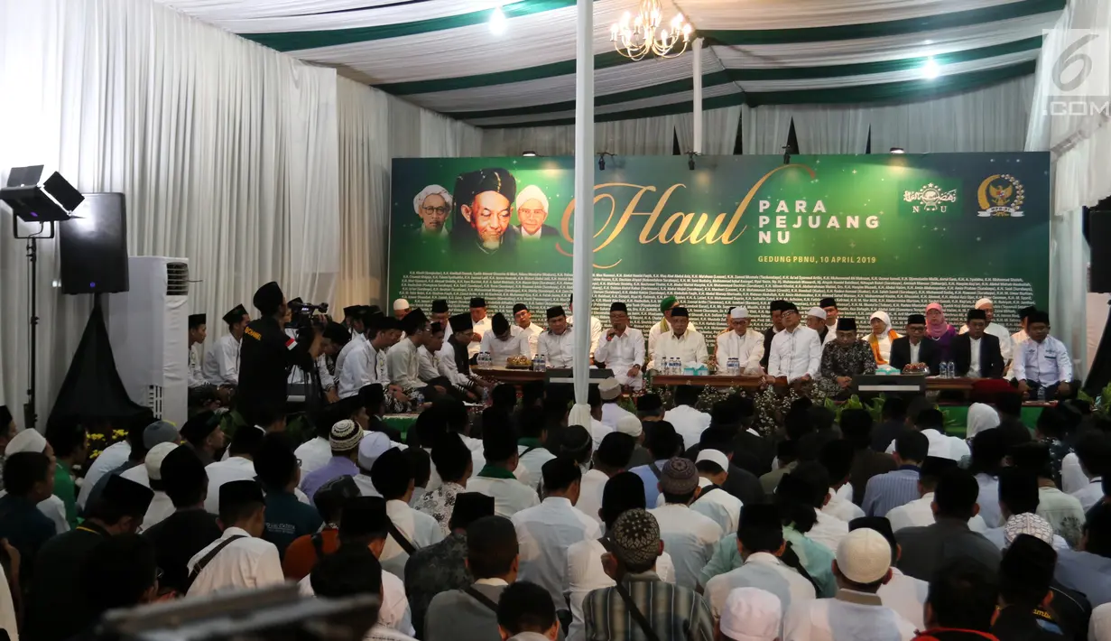 Suasana Haul Para Pejuang NU di halaman gedung PBNU, Jakarta, Rabu (10/4/2019). Kegiatan tersebut digelar untuk menghormati jasa-jasa para pejuang NU yang telah meninggal ataupun masih hidup. (Liputan6.com/Johan Tallo)