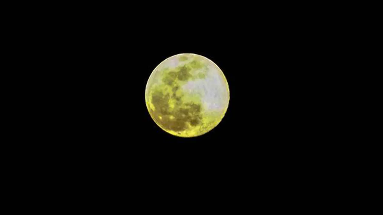 Ini Penampakan Supermoon di Langit Jakarta