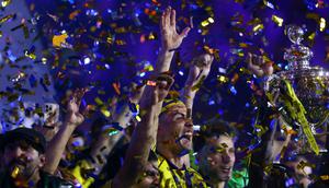 Cristiano Ronaldo merayakan sukses Al Nassr menjadi juara Saudi Pro League. (Fayez NURELDINE / AFP)