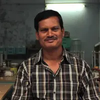 Arunachalam dan mesin buatannya. | Sumber Foto: youtube.com