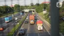 Kendaraan melintasi jalan tol di Jakarta, Kamis (27/8/2020). Gubernur DKI Jakarta Anies Baswedan mengusulkan agar Tol Dalam Kota dapat dilintasi oleh pengendara sepeda jenis road bike karena banyak masyarakat yang berolahraga dan menjadikan sepeda sebagai gaya hidup. (Liputan6.com/Immanuel Antonius)