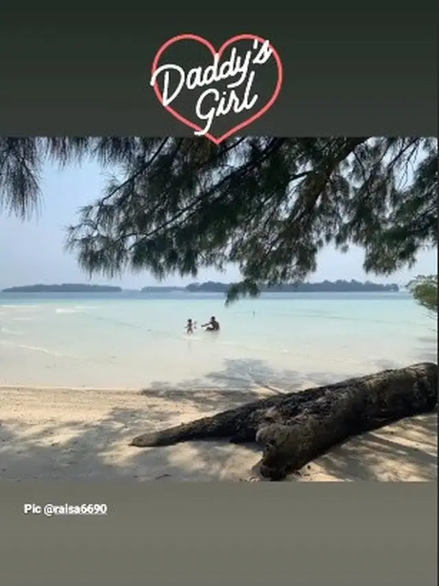 7 Momen Liburan Raisa dan Hamish Daud Ajak Baby Zalina ke Pulau Seribu